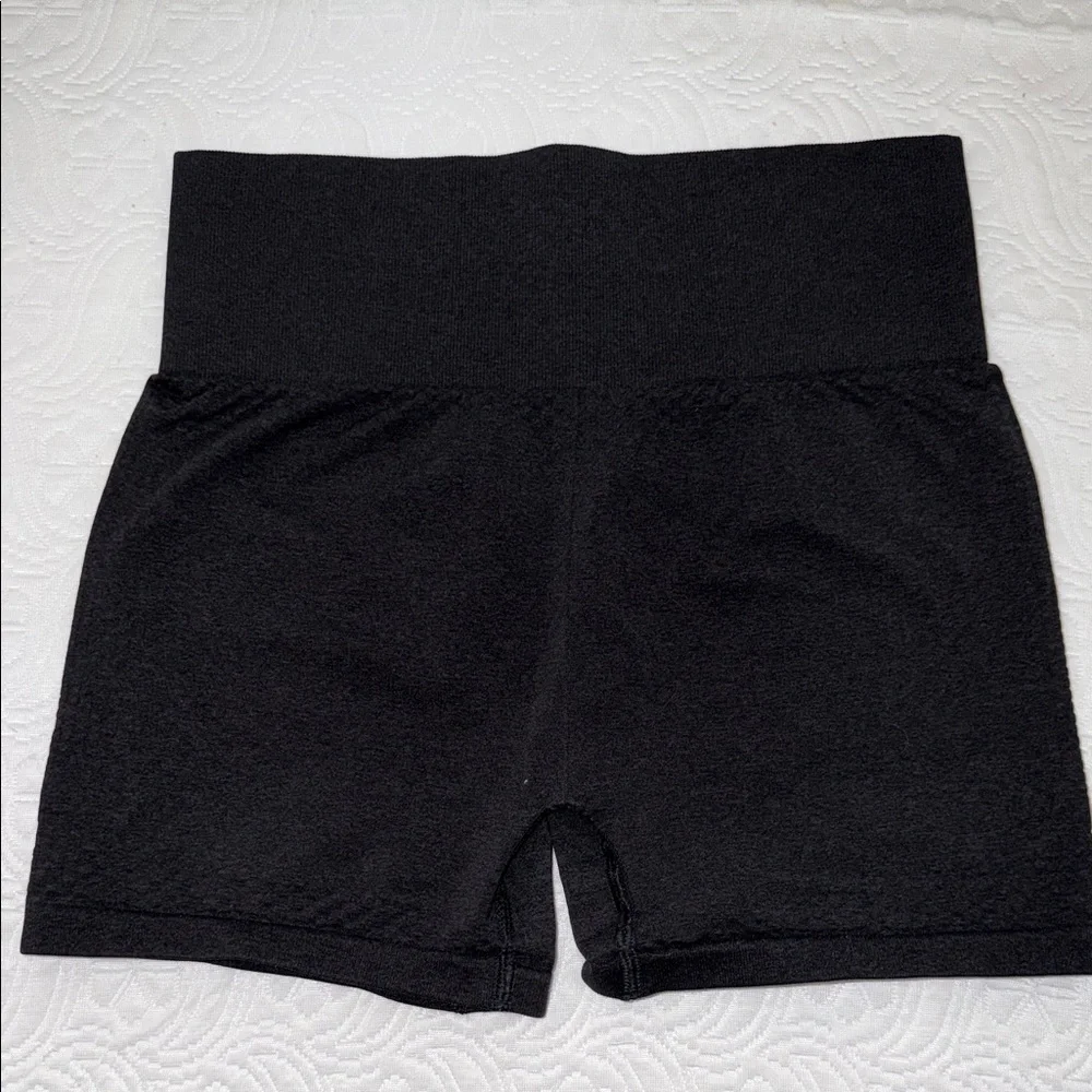 Gymshark Black High-Waist Bike Shorts with Logo - Picture 2 of 2